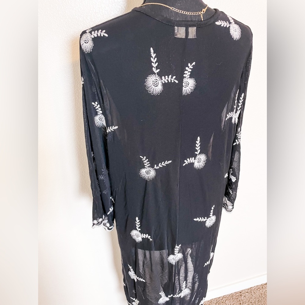 Pins and Needles Embroidered Black and White Sheer Kimono Size L - Picture 8 of 9